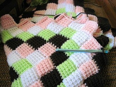 FREE PATTERN: Entrelac Tunisian Crochet Baby Blanket li / crochet 